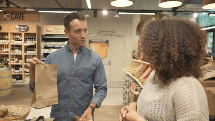 Sur le front : désinformation par Hugo Clément et France Télévision concernant le recyclage du papier et du carton